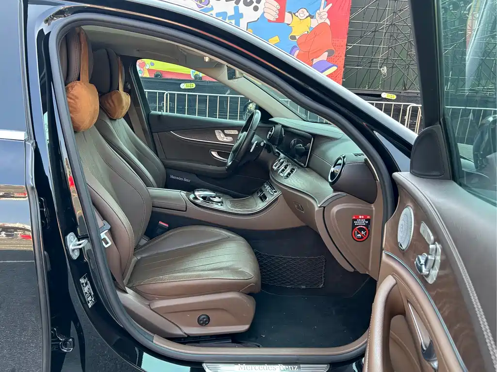 Mercedes-Benz E-Class — миниатюра 8