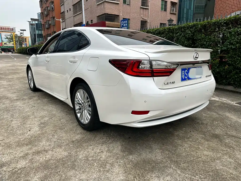 Lexus ES — миниатюра 4