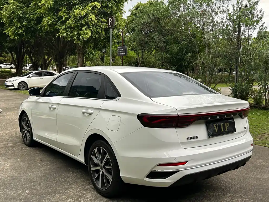 Geely Emgrand — миниатюра 10