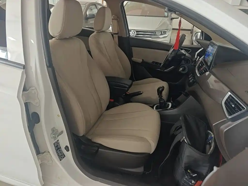 Baojun 310W — миниатюра 25