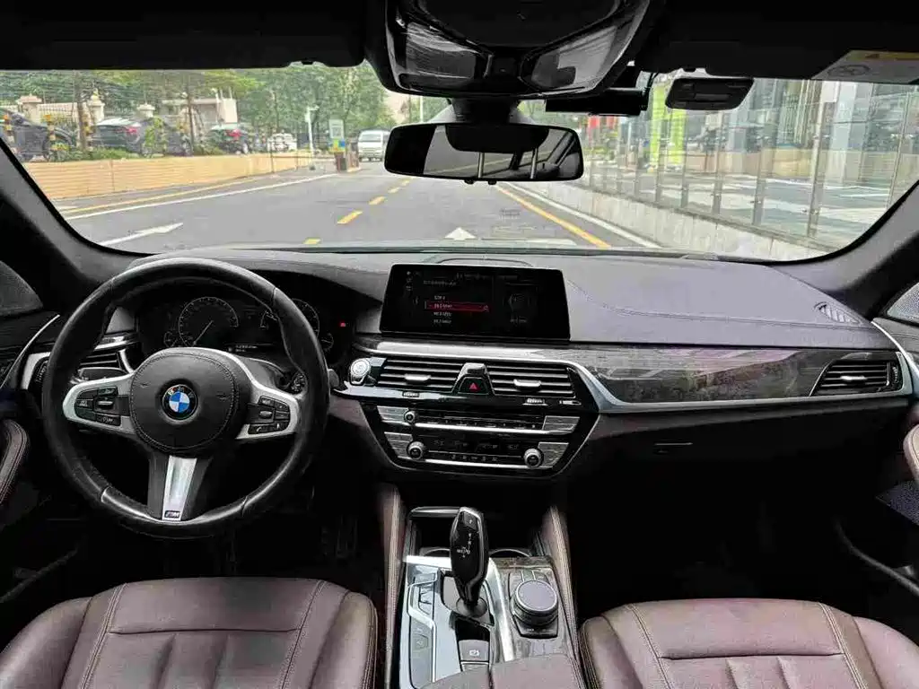 BMW 5 Series — миниатюра 7