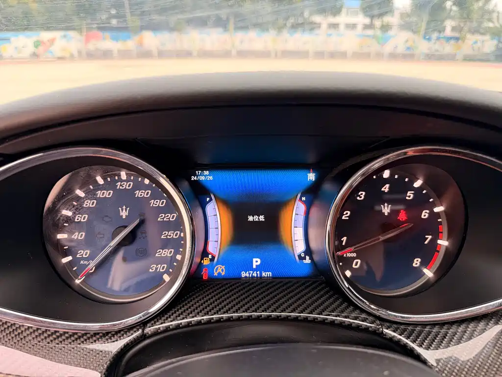 Maserati Quattroporte — миниатюра 8
