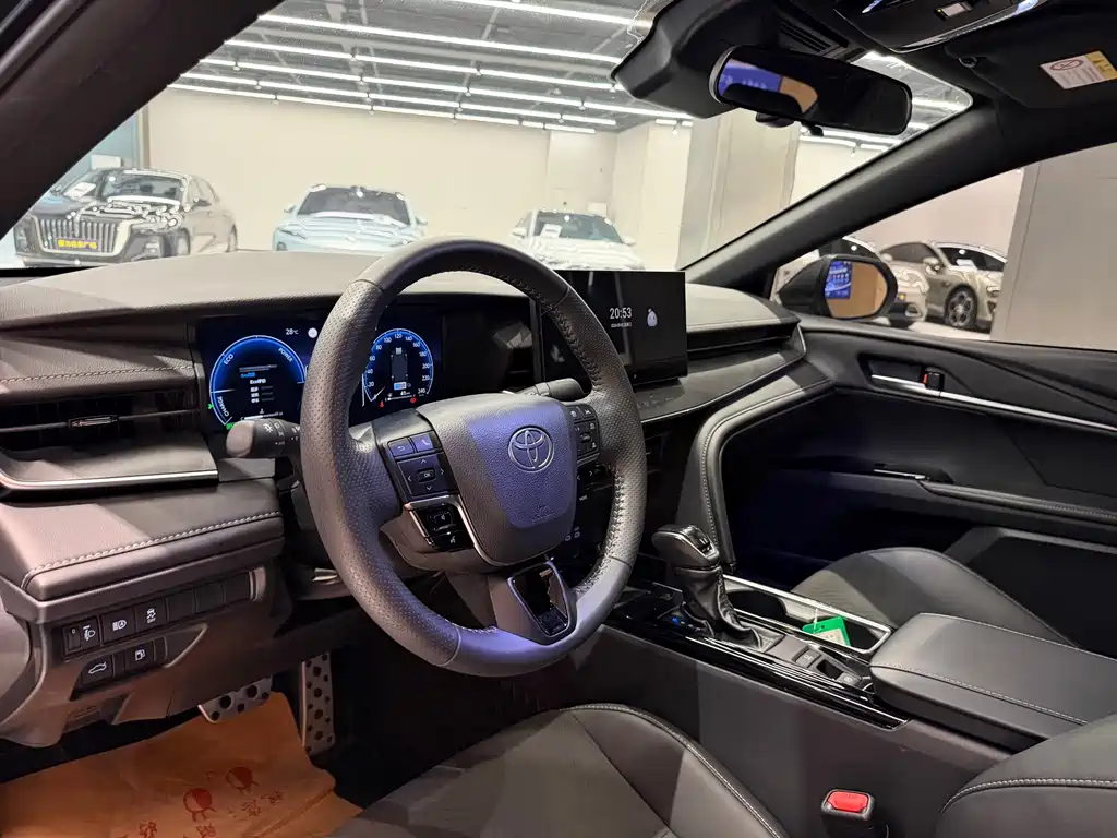 Toyota Camry — миниатюра 12