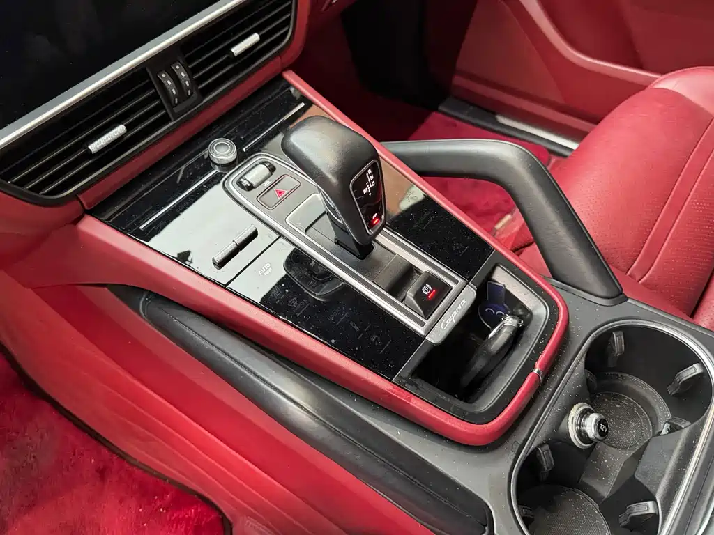Porsche Cayenne — миниатюра 13