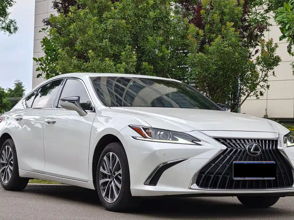 Lexus ES 2022 200