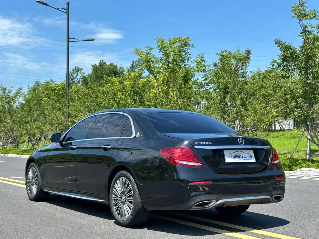 Mercedes-Benz E-Class — миниатюра 23