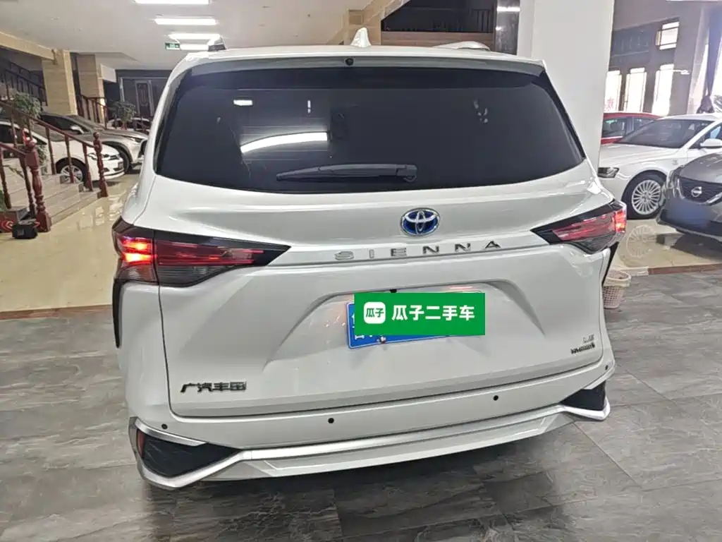 Toyota Sienna — миниатюра 6