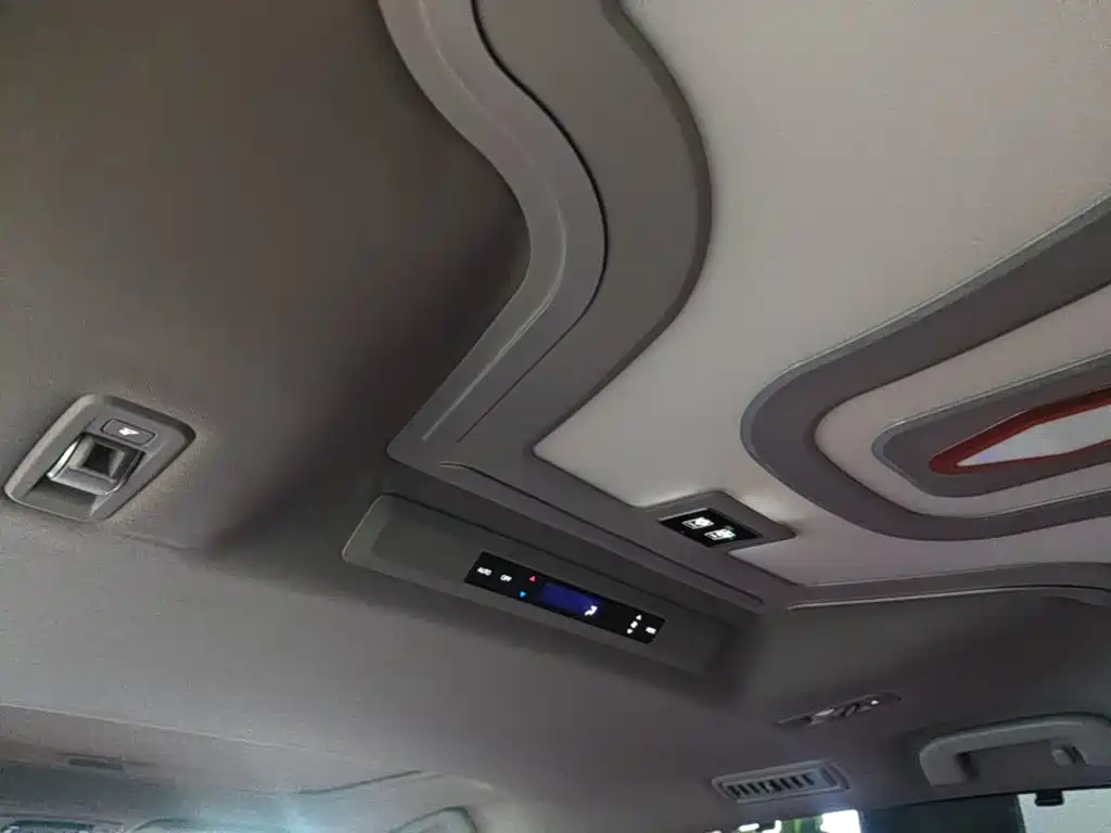 Toyota Sienna — миниатюра 18