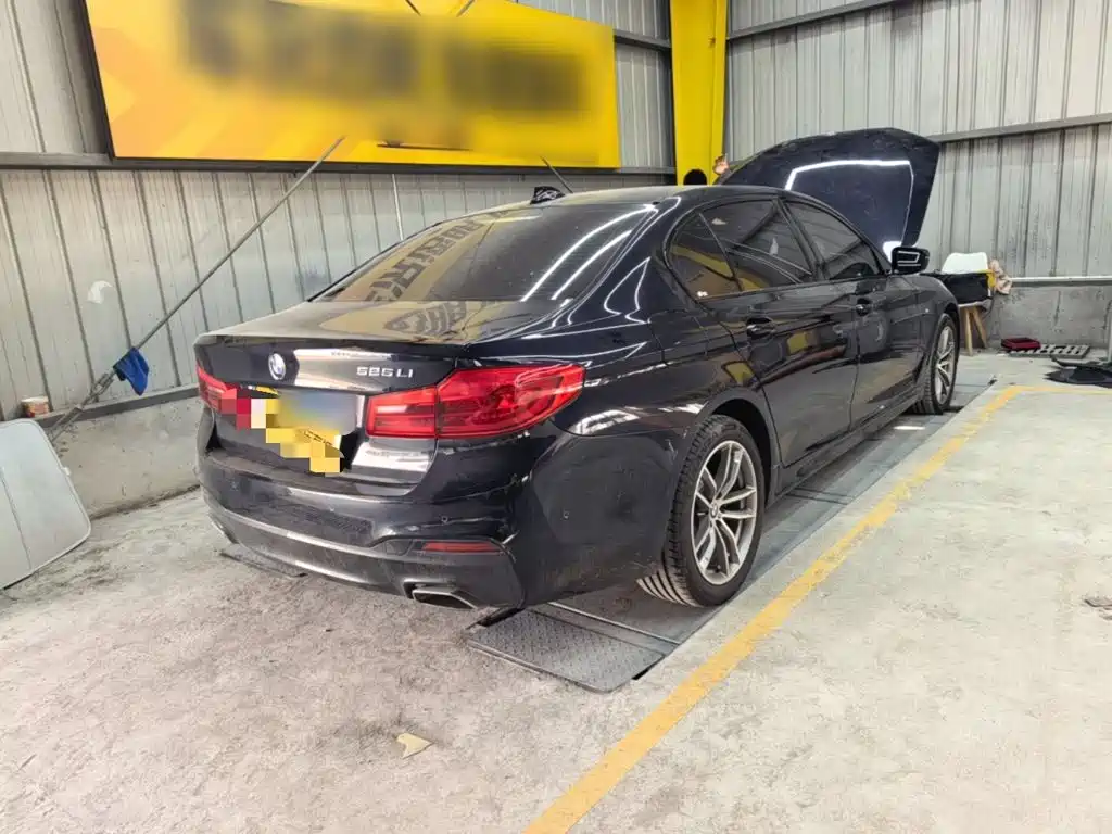 BMW 5 Series — миниатюра 7