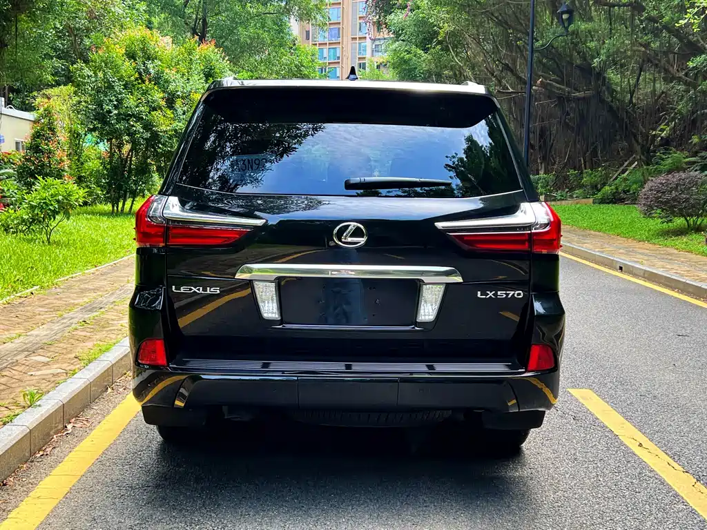 Lexus LX — миниатюра 18