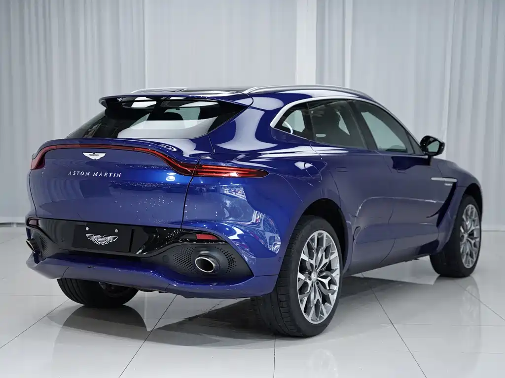 Aston Martin DBX 2023 3.0T STRAIGHT-SIX