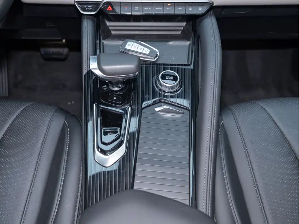 Geely Xingyue L — миниатюра 20