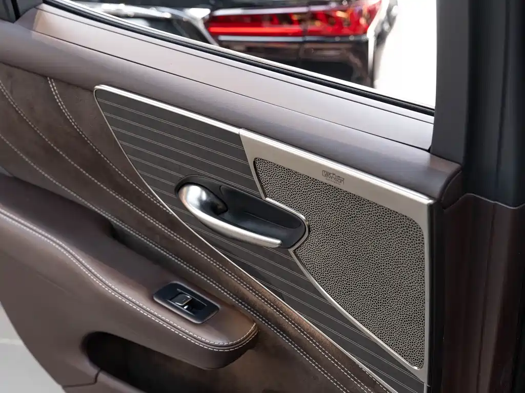 Lexus LS — миниатюра 18
