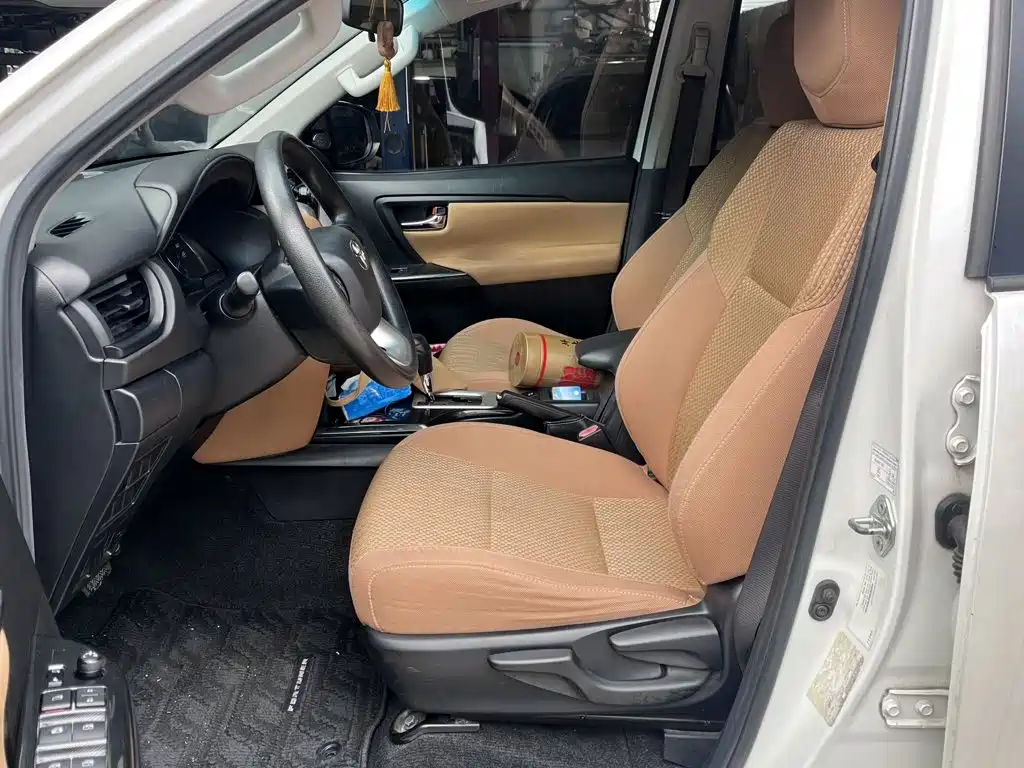 Toyota Fortuner — миниатюра 2