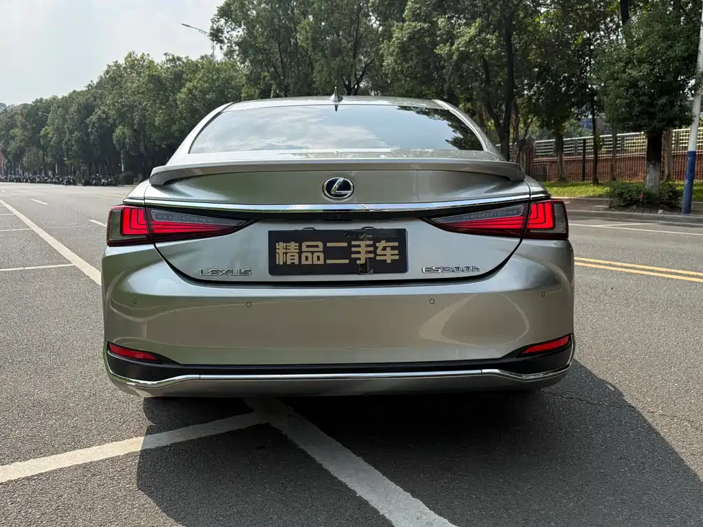 Lexus ES — миниатюра 4