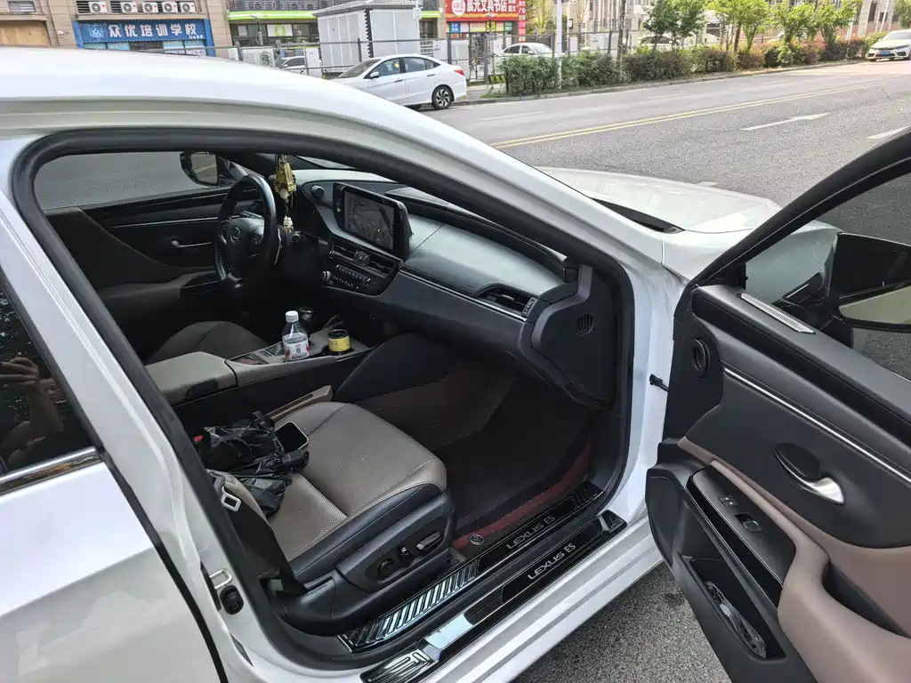 Lexus ES — миниатюра 5