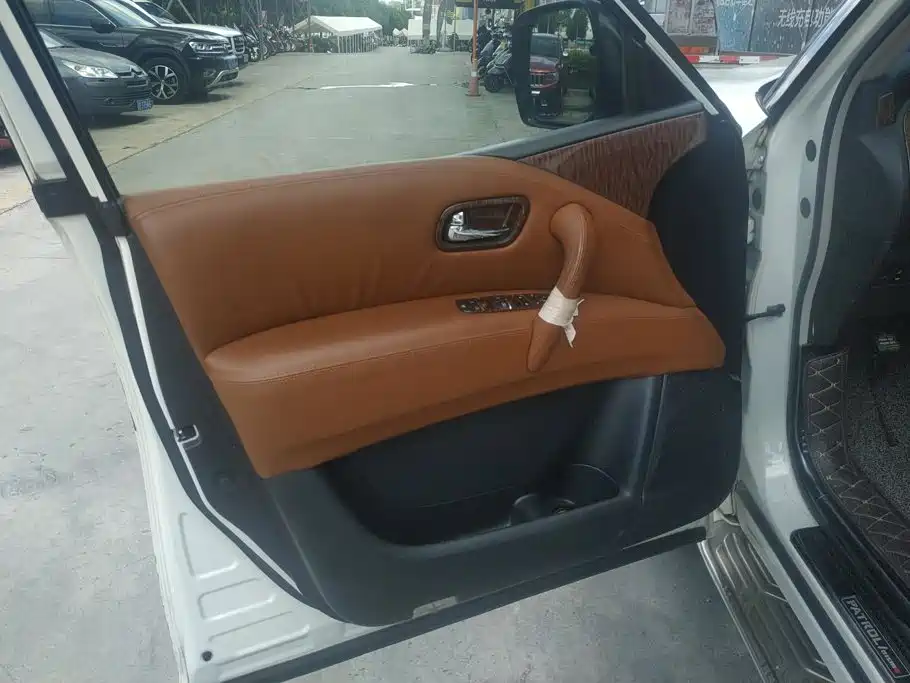 Nissan Patrol — миниатюра 7