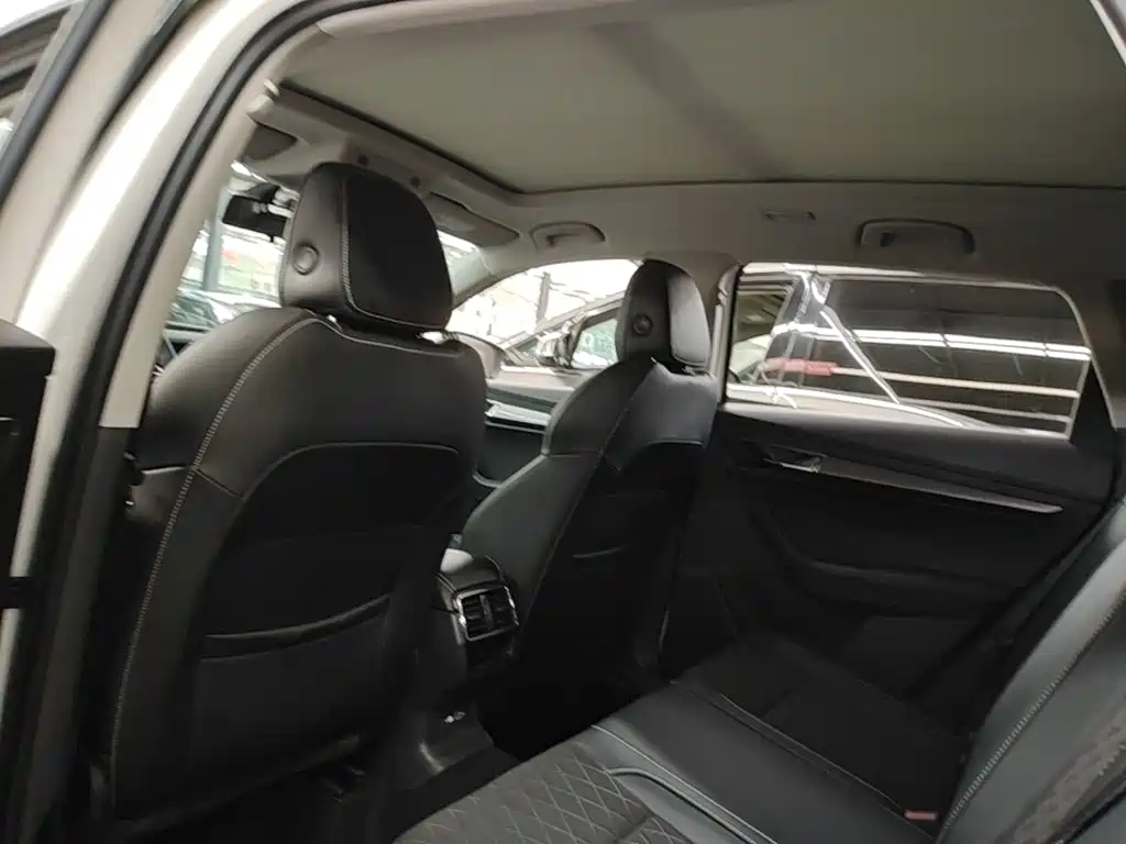 Skoda Karoq — миниатюра 17