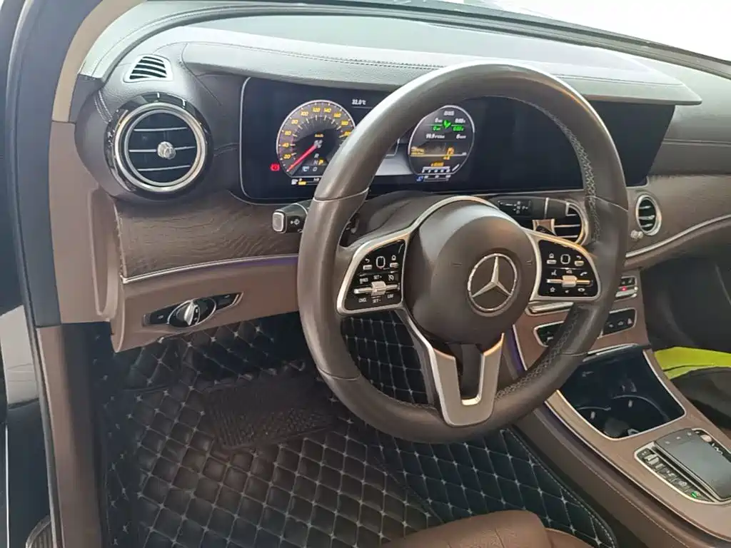 Mercedes-Benz E-Class — миниатюра 11