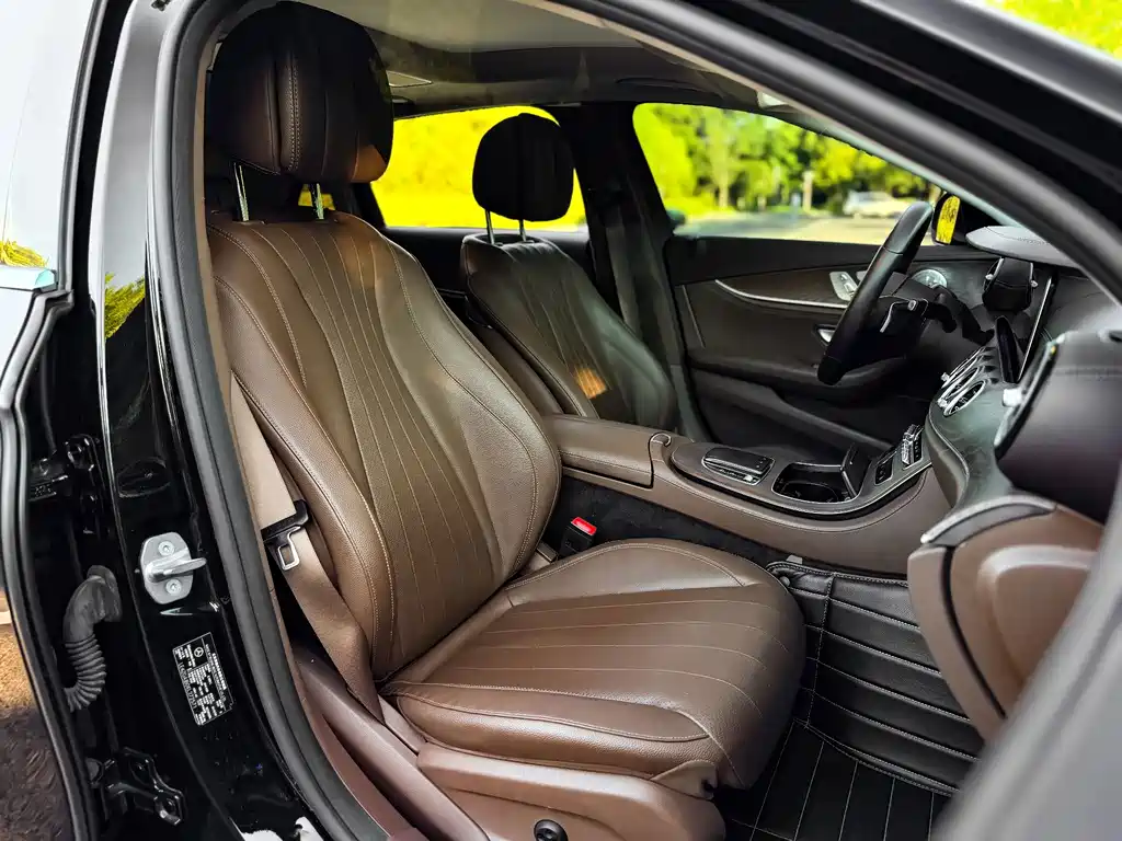 Mercedes-Benz E-Class — миниатюра 13
