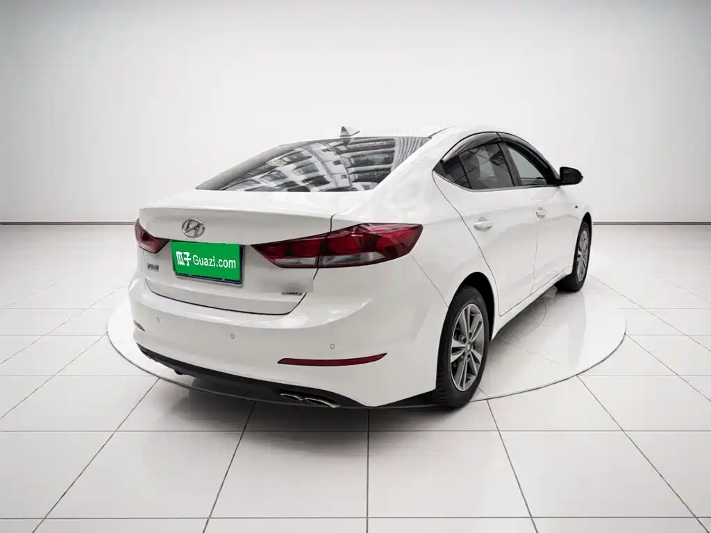 Hyundai Elantra — миниатюра 4