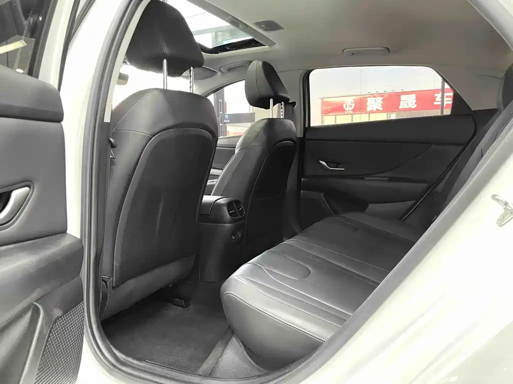 Hyundai Elantra 2022 240TGDi DCT LUX Luxury