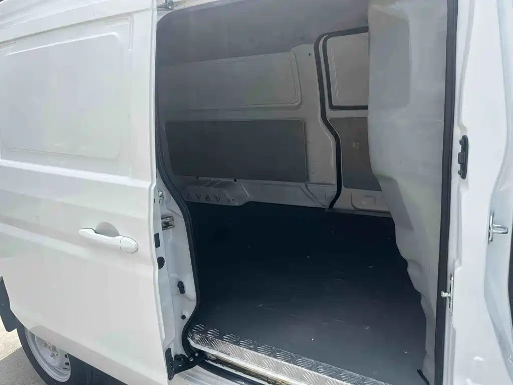 Jinbei Hiace EV — миниатюра 7