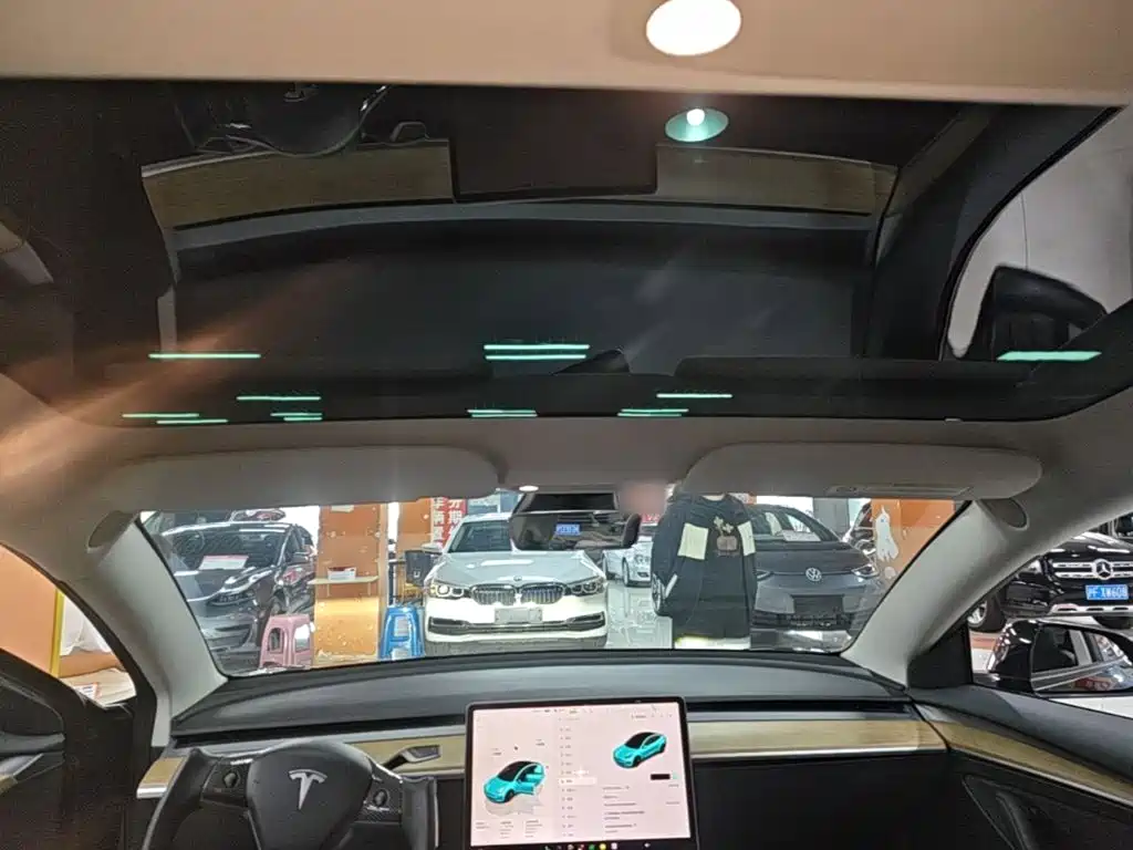 Tesla Model 3 — миниатюра 18