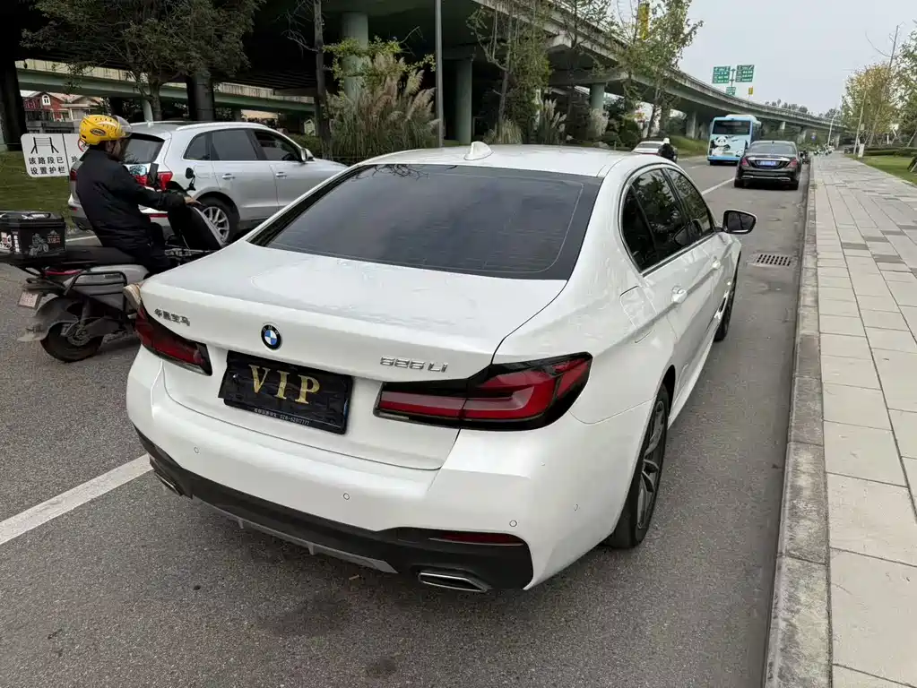 BMW 5 Series — миниатюра 10
