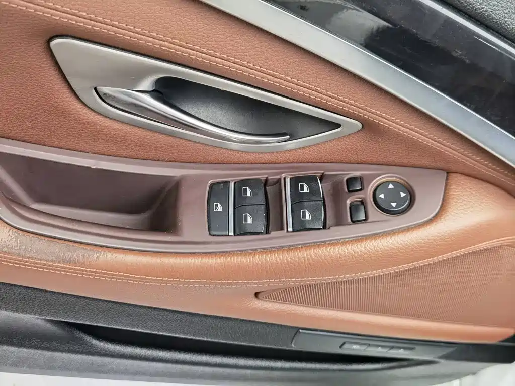 BMW 5 Series — миниатюра 9