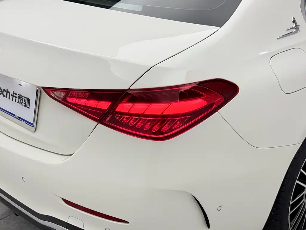 Mercedes-Benz C-Class — миниатюра 11
