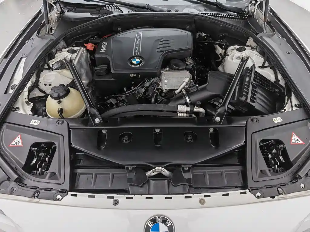 BMW 5 Series — миниатюра 6