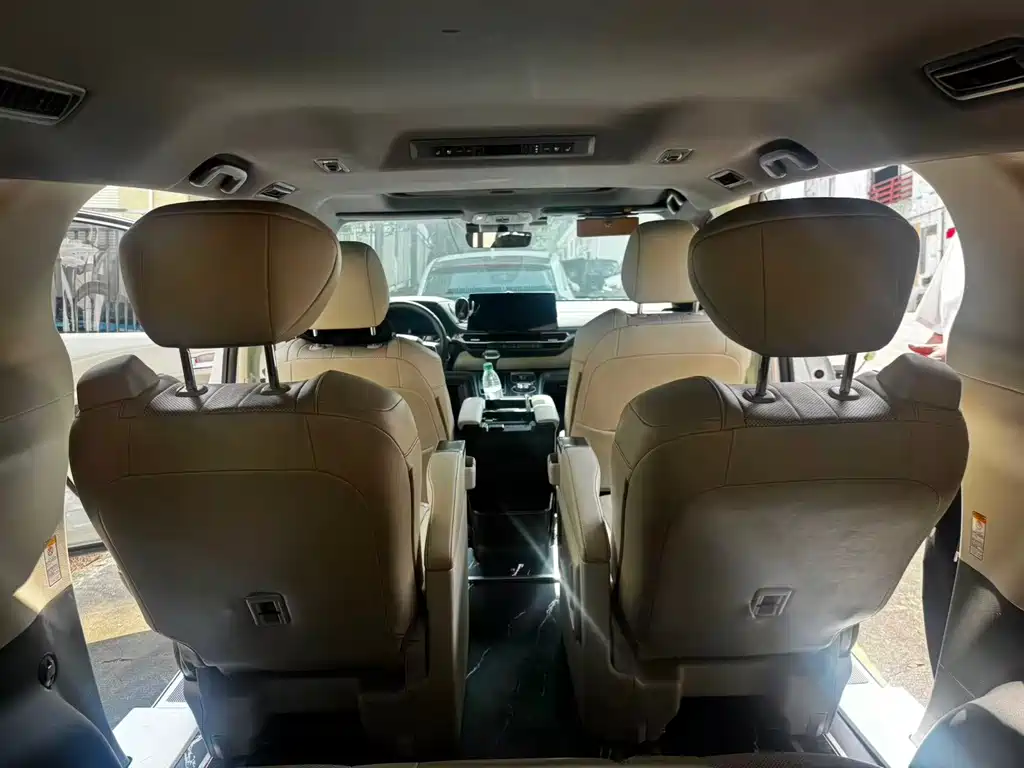 Toyota Sienna — миниатюра 9