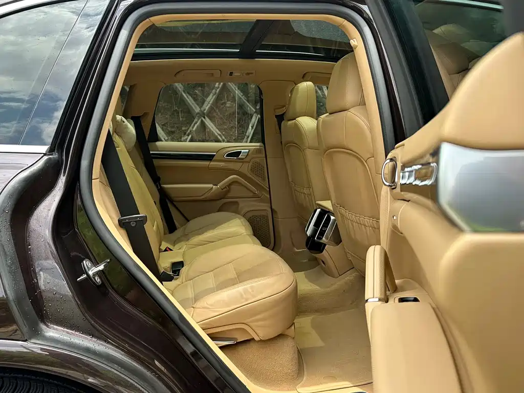 Porsche Cayenne — миниатюра 14