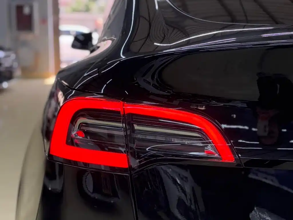 Tesla Model Y — миниатюра 22