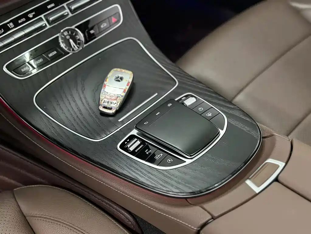Mercedes-Benz E-Class — миниатюра 5