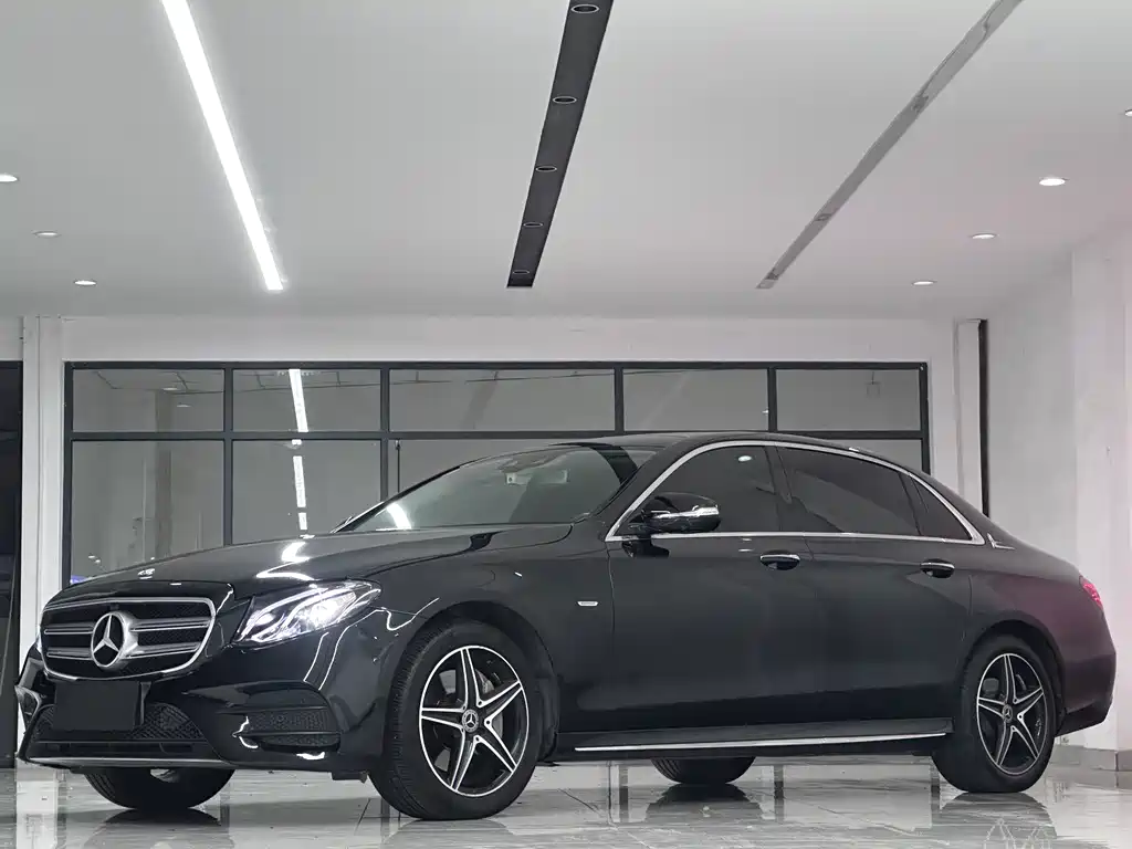 Mercedes-Benz E-Class — миниатюра 15