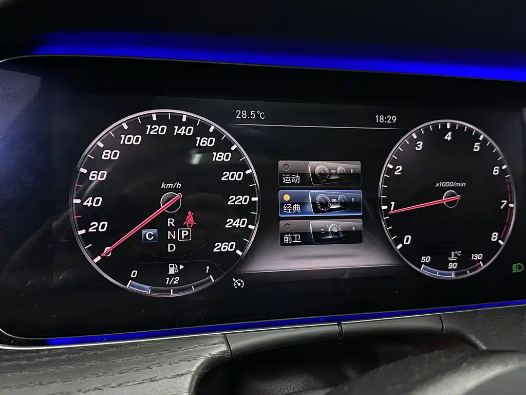 Mercedes-Benz E-Class — миниатюра 9