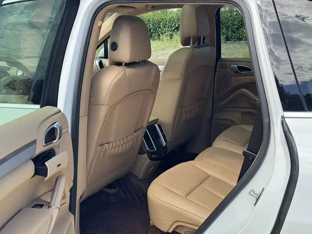 Porsche Cayenne — миниатюра 11