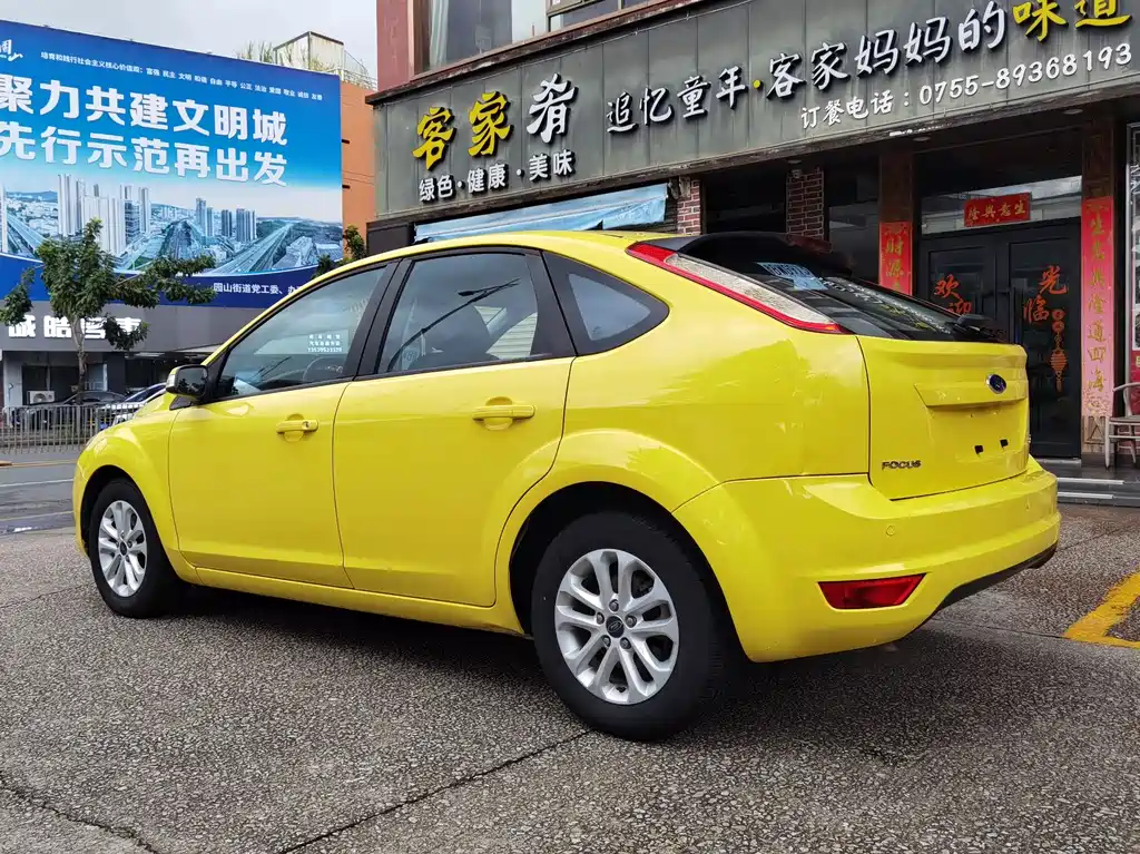 Ford Focus 2013 1.8L AT