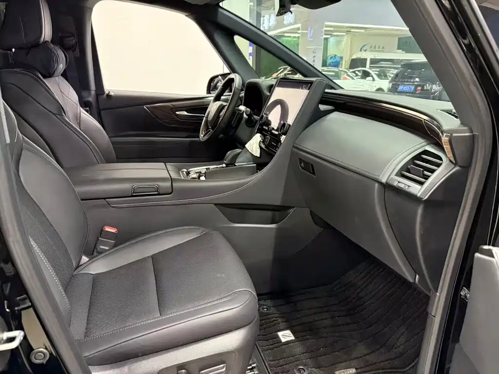Toyota Alphard 2024 2.5L Luxury