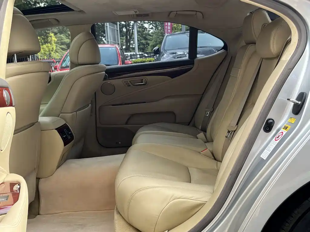 Lexus LS 2006 460L