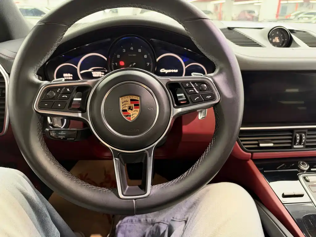 Porsche Cayenne — миниатюра 5