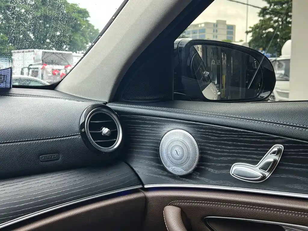 Mercedes-Benz E-Class — миниатюра 14