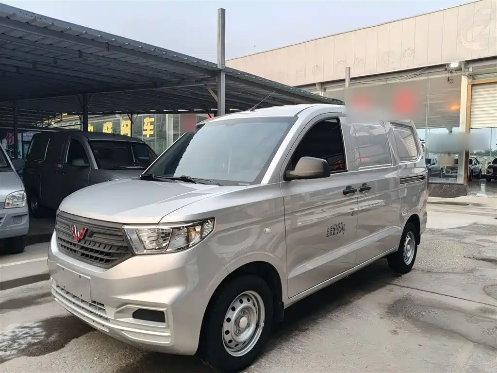 Купить Wuling Hongguang V