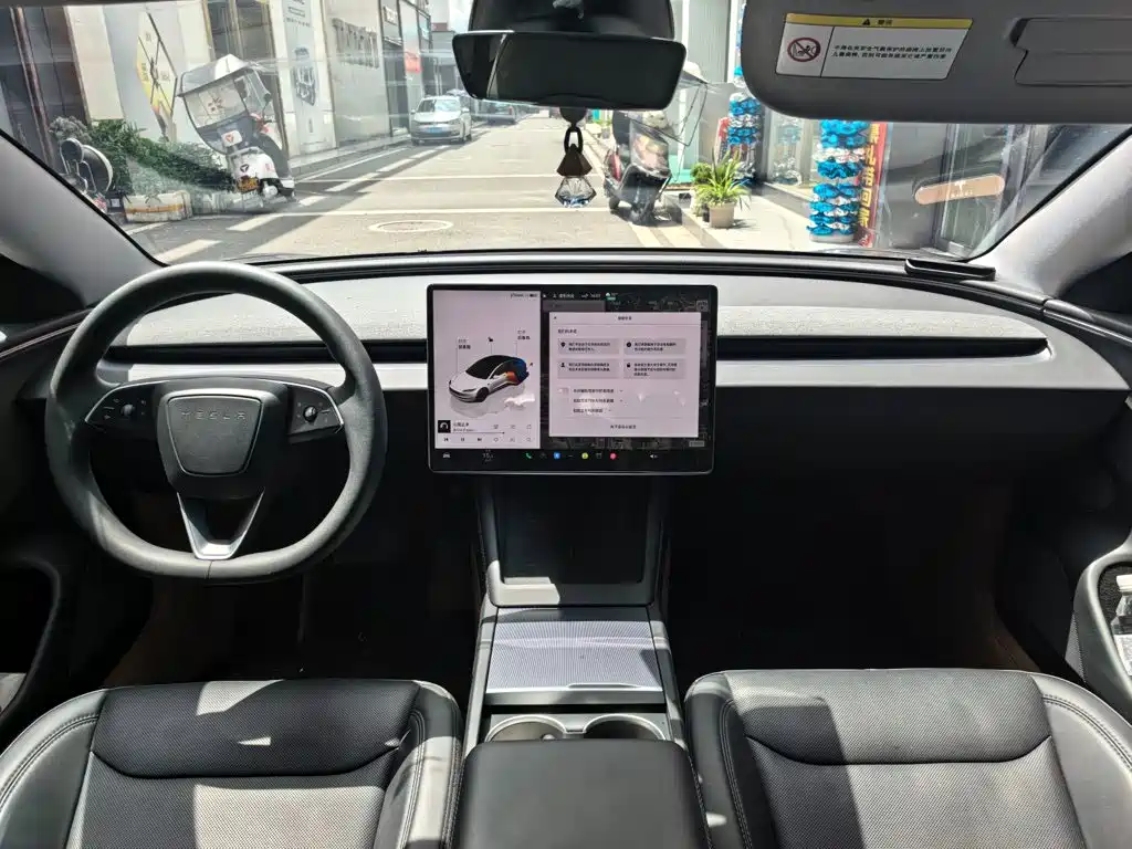 Tesla Model 3 — миниатюра 5