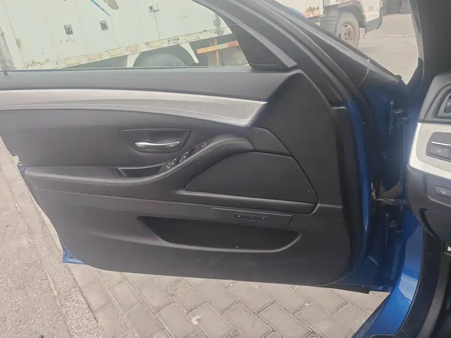 BMW M5 — миниатюра 7