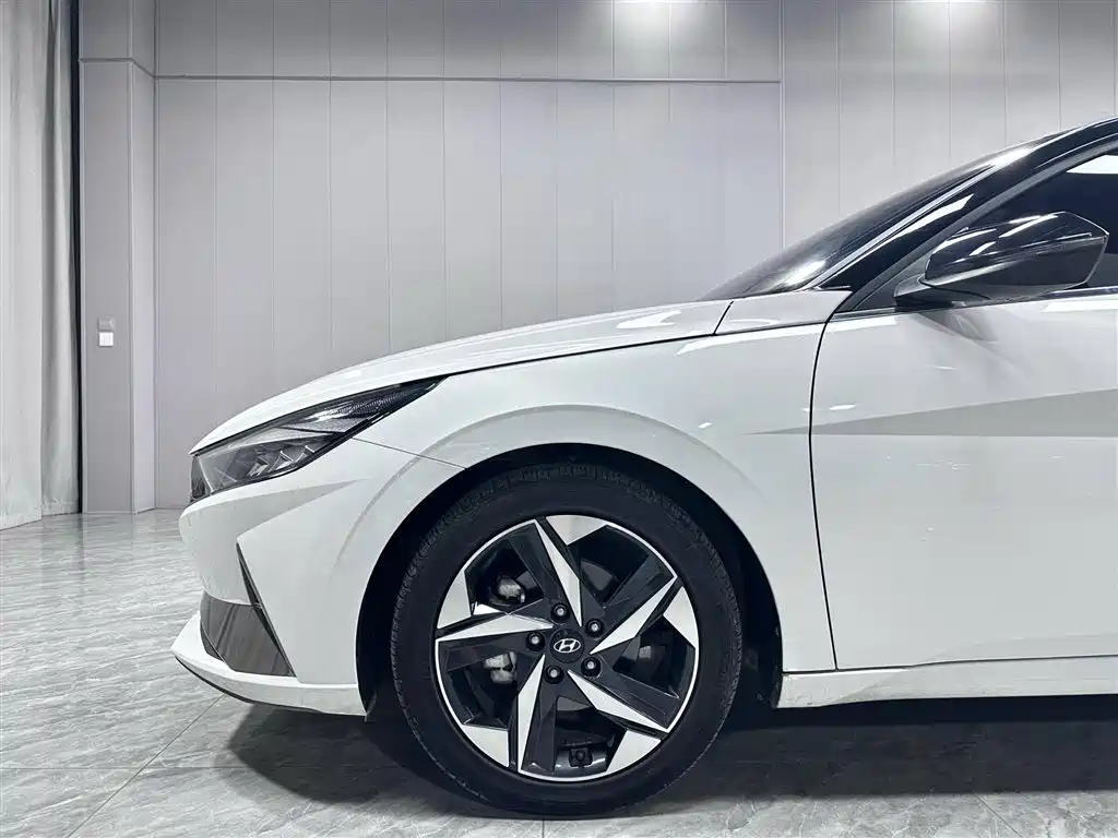 Hyundai Elantra 2022 240TGDi DCT LUX Luxury