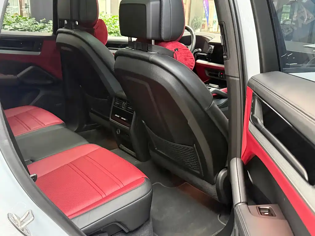 Porsche Cayenne — миниатюра 6