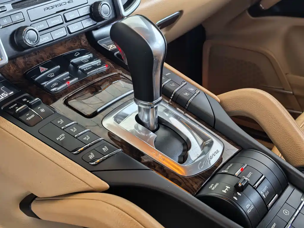Porsche Cayenne — миниатюра 9